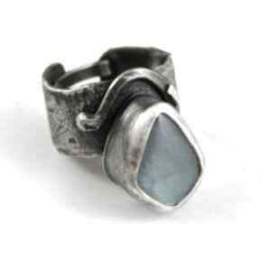 Kamień księżycowy, złoto, srebrny szeroki pierścionek atelier4 srebro i - oksydowane