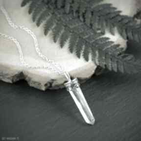 Srebrny wisiorek - kryształ górski, romantyczny surowy. Z kryształem - magiczny