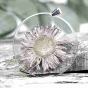Naszyjnik z polnym kwiatem utrwalonym w żywicy z297 herbarium jewelry z okrągły, suszone