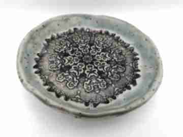 Ceramika rękodzieło talerzyk z gliny: użytkowa - ręcznie zrobiony pomysł