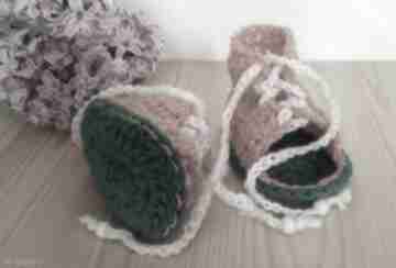 Sandałki sznurowane buciki arte dania niemowlęce, wiązane, szydełkowe, sesja foto