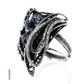 Osobliwość blue alien srebrny pierścień z kwarcem tytanowym miechunka srebro, 925, kwarc