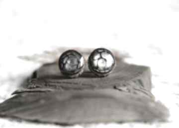 Czarne kolczyki wkrętki na srebrnych sztyftach, ręcznie malowane my piece of wood onyx, węgiel