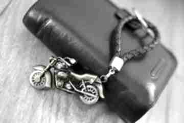 Brelok do kluczy "motocykl" stare złoto z czarnym rzemieniem skórzanym breloki beezoo
