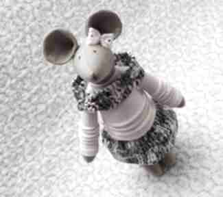 Dresówkowa mysz maskotka zabawka muszka kwiatek roczek ciałko