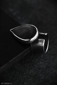 Obsydian, srebrny pierścionek - srebro oksydowane, z obsydianem łezka. Duży
