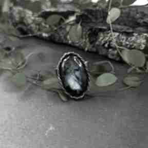 Skrzydło owada - pierścień z labradorytem VIVI art, niebieski kamień, natura, wiedźma, magia
