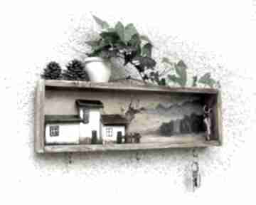 skrzynka na - skraju lasu galeria fajny domek klucze, wieszak z drewna, malowany z domkami
