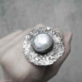 Duży pierścień z kamieniem księżycowym zofia gladysz pierścionek z kamień, masywny, srebro