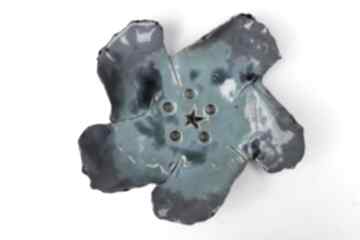 Piękna, niebieska, ceramiczna mydelniczka o kształcie kwiatu - barwinek ceramika beasolart