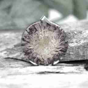 Wisiorek z astrem utrwalonym w żywicy z1496 naszyjniki herbarium jewelry okrągły, suszone