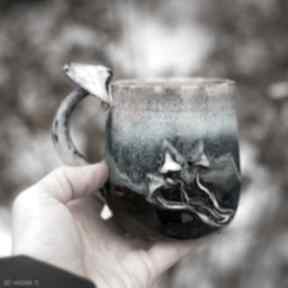 Handmade kubek z grzybkiem dark beige moss ok 450 ml ceramika azul horse na prezent, leśny