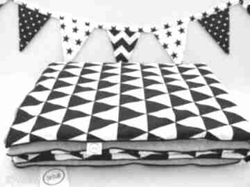 Biało-czarny kocyk ocieplany w trójkąty pokoik dziecka betulli, pościel, łóżeczka