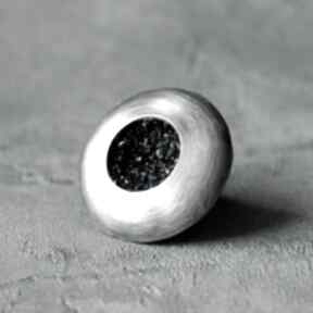 Duży srebrny regulowany, karborundem shambala okrągły pierścień, pierścionek, z minerałami