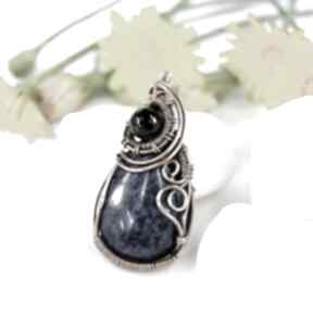 Wisiorek z lapis lazuli i agatem wisiorki blue pearl art wire wrapping, biżuteria na prezent