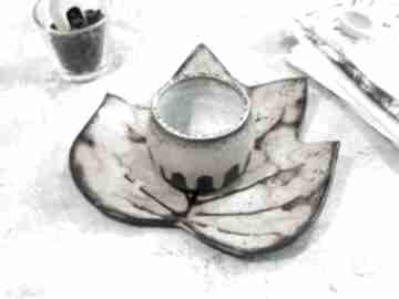 Zestaw do kawy i herbaty - podstawka czarka złoty liść ceramika fingers art na prezent