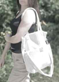Sztruksowa torebka z kieszeniami kremowa na ramię sabi tatka shopper, ze sztruksu, torba