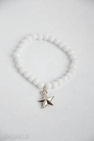 Bracelet by sis: złota gwiazdka w białych koralach, star, biały, prezent