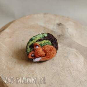 święta upominki Broszka filcowana - Śpiacy, lisek