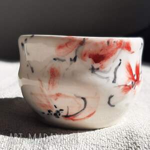 czarka z porcelany do herbaty ekspresja czerwonych kwiatów kubek chawan