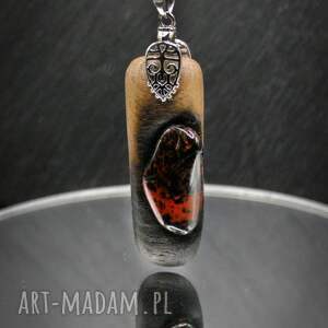 drewniany wisiorek - orzech i obsydian mahaniowy ręcznie rzeżbiony naszyjnik