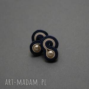 małe, kremowo - granatowe kolczyki sutasz sznurek, eleganckie, wyjściowe