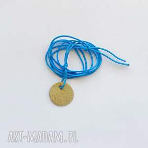 katarzyna kaminska okrąg wisiorek, sznurek, mosiądz, zmatowione