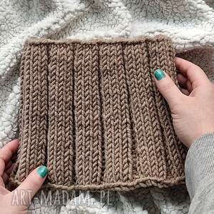 Prezent KOMIN typu golf kobiecy, ręcznie robiony na drutach - CIEMNY