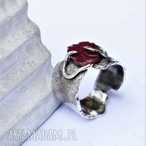 pierścień z rubinem, srebro kamień szlachetny, surowy design