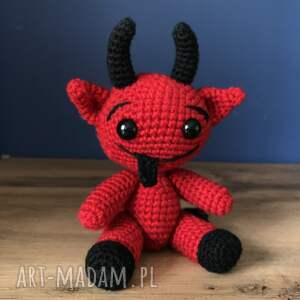 Diabełek maskotka handmade amigurumi dla dziecka czerwono-czarna