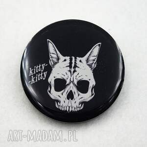 Przypinka gotycka z żywicy z czaszką kota pin print Goth 010