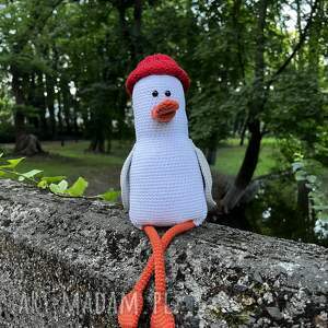 woolly tales mewa szydełkowana ręcznie w czerwonej czapce, ptak amigurumi
