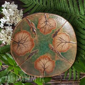 handmade ceramika patera z motywem roślinnym