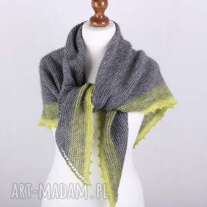 Szara, chusta kobiety, prezent dla niej