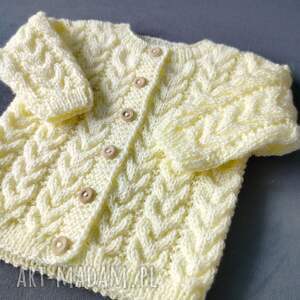 sweterek kremowy, niemowlę, rękodzieło włóczka akrylowa