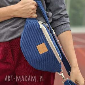 sztruksowa nerka damska basic granatowa niej, pomysł na prezent