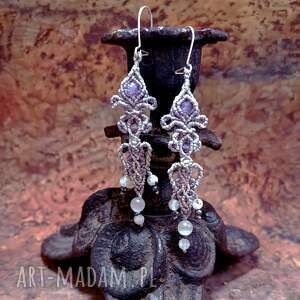 Lilie srebrzyste ametyst kamień księżycowy w makramie lekkie kolczyki, kamienie naturalne, półszlachetne