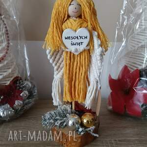 pomysł na upominki na święta Anioł ze sznurka stojący makrama