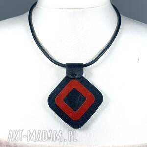 czarno-czerwony naszyjnik z naturalnej skóry i stali chirurgicznej skórzana