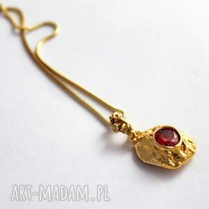 hand made naszyjniki złocony wisior wulkan z czerwoną cyrkonią