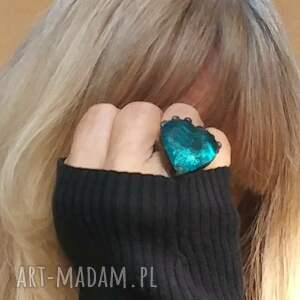 turkusowy kwarc w kształcie serca pierścionek unikatowy ręcznie robiony