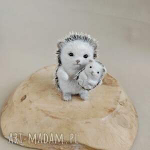 jeżyk mama z maluszkiem - figurka filcowana - Pokoik dziecka