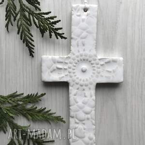 dekoracje koronkowy krzyżyk ceramiczny, krzyż na ścianę, pamiątka chrztu