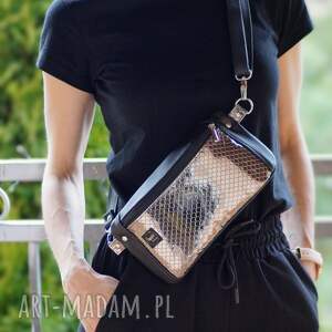 Prezent mini saszetka czarno platynowa, torebeczka