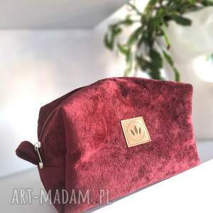 Prezent z puchatego weluru, bordowa kosmetyczka