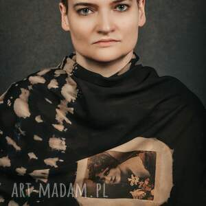 Prezent Duży szal jedwabny PORTRET (100 % pure Silk - żorżeta