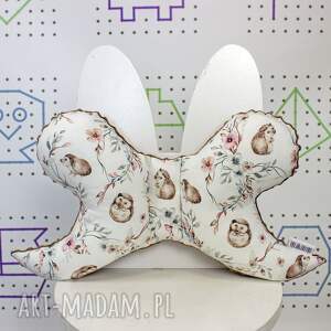 handmade dla dziecka poduszka motylek jeż w kwiatach