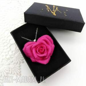 Prezent Ręcznie wykonany wisiorek w kształcie serca z różową różą