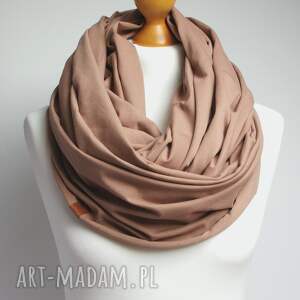 jesienny bawełniany w kolorze beżowym, modny duży komin damski