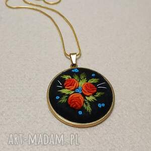 Ręcznie haftowany wisior DLA EWY stal szlachetna, haft brazylijski